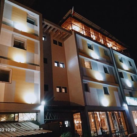 Fly Inn Madagascar Hotel - Navette Gratuite H24 - A 300M De L'Aeroport International Ivato-Antananarivo Ivato  Luaran gambar