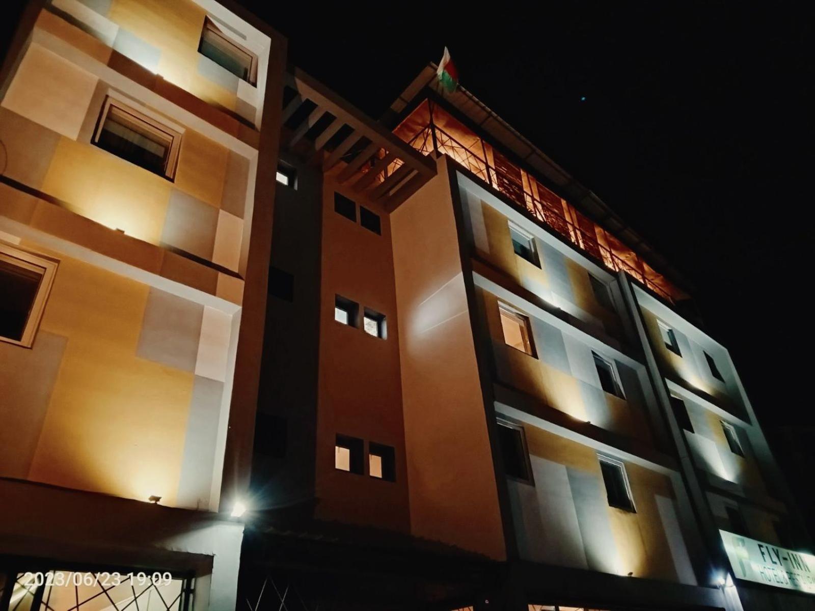 Fly Inn Madagascar Hotel - Navette Gratuite H24 - A 300M De L'Aeroport International Ivato-Antananarivo Ivato  Luaran gambar