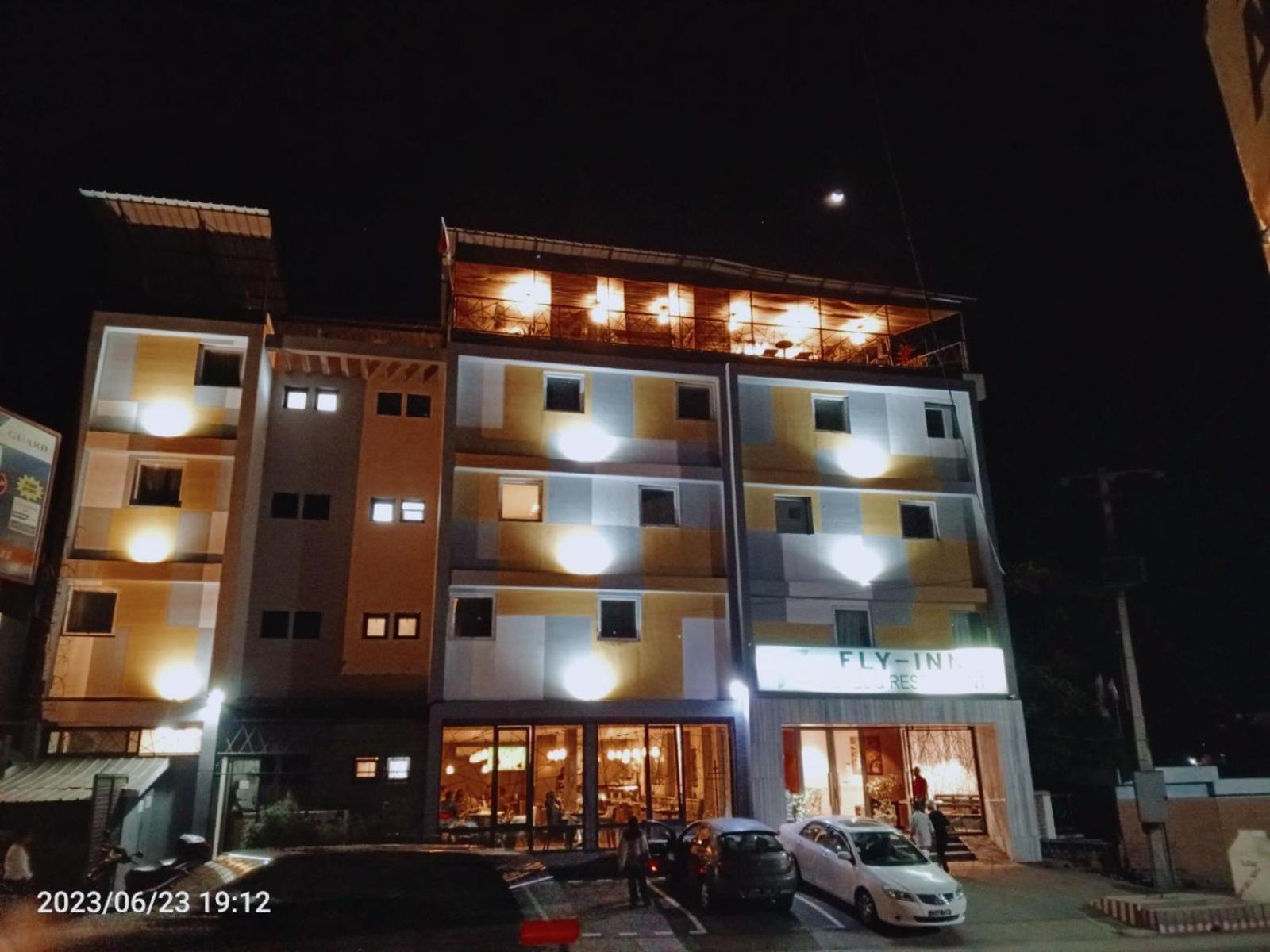 Fly Inn Madagascar Hotel - Navette Gratuite H24 - A 300M De L'Aeroport International Ivato-Antananarivo Ivato  Luaran gambar